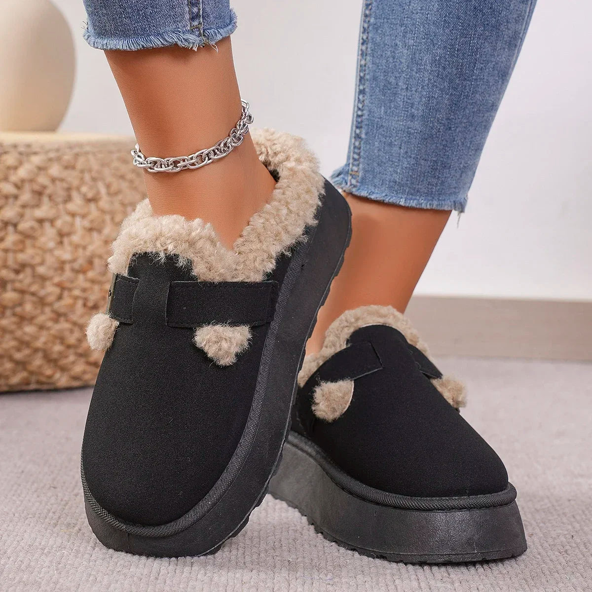 2024 fashion autumn and winter plush buckle warm cotton slippers casual large new women's shoes