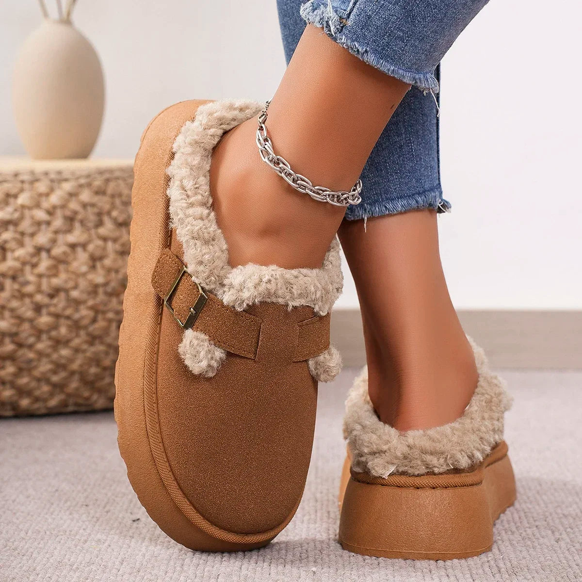 2024 fashion autumn and winter plush buckle warm cotton slippers casual large new women's shoes