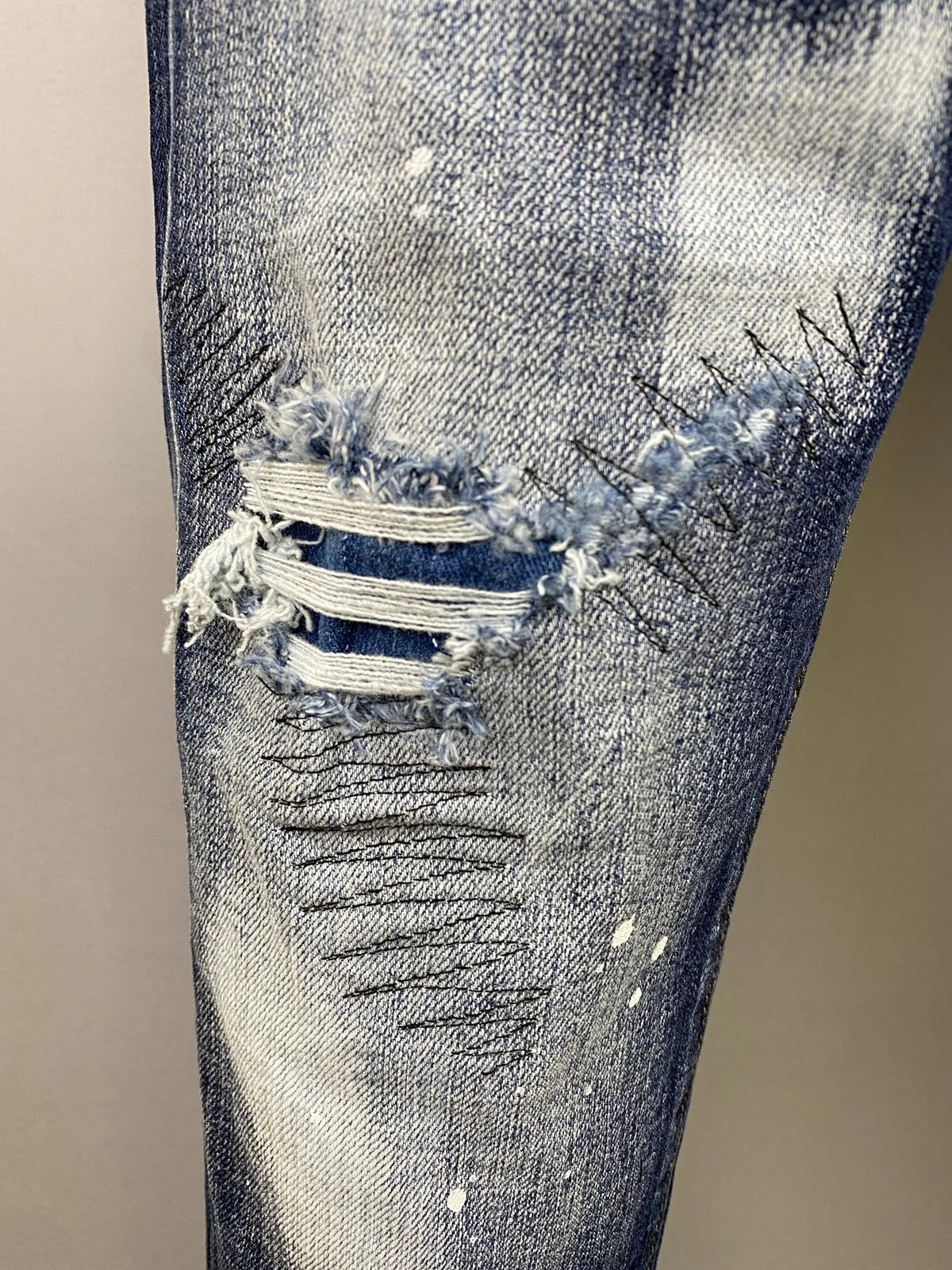 2024 Spring New Men's Light Blue D2 Jeans Fashion Patch, Broken Hole Paint, Small Straight Leg Denim Pants