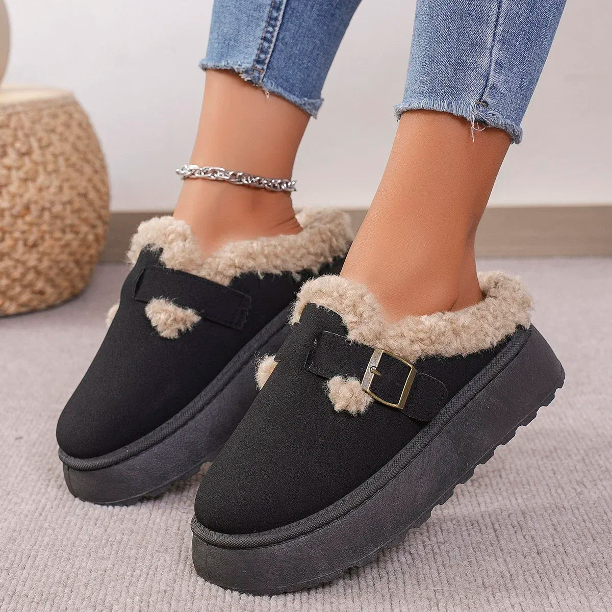 2024 fashion autumn and winter plush buckle warm cotton slippers casual large new women's shoes